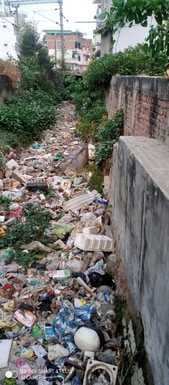 The drain going from Prayagraj Sangam station to the sluice gate is filled with garbage