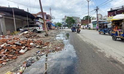 Brakes on road construction, potholes are dangerous due to water