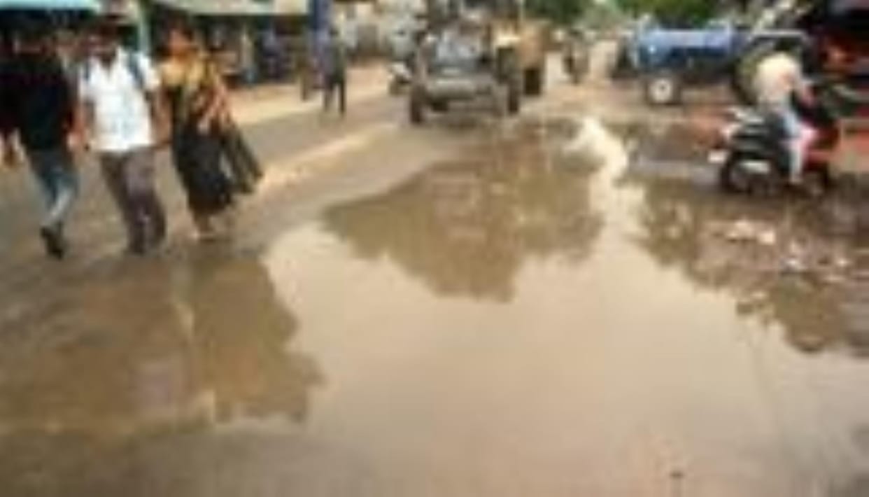 Temperature dropped by four degrees due to rain at night and clouds in the morning