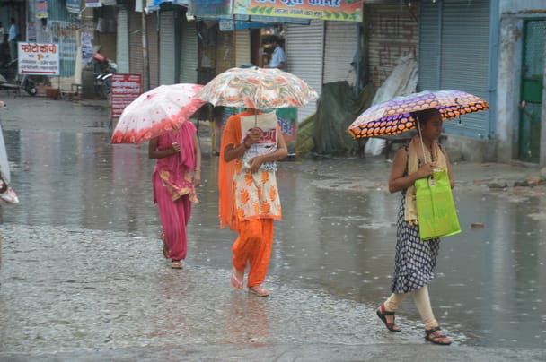 UP Weather Report Monsoon arrived seven days earlier there will be heavy rain for the next five days