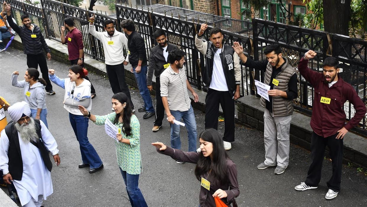 ABVP demonstrated outside DC office