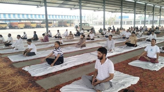 The final rehearsal of yoga took place in the new grain market