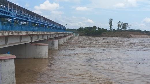 Heavy rains with strong winds in Shravasti