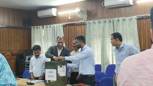 First training given to election officers and assistant election officers