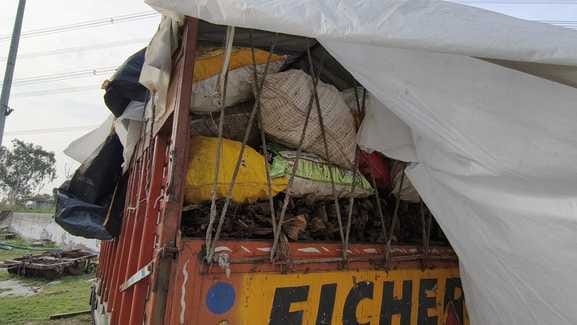 Gau Raksha Dal caught a vehicle loaded with meat, sent the sample to the laboratory for testing