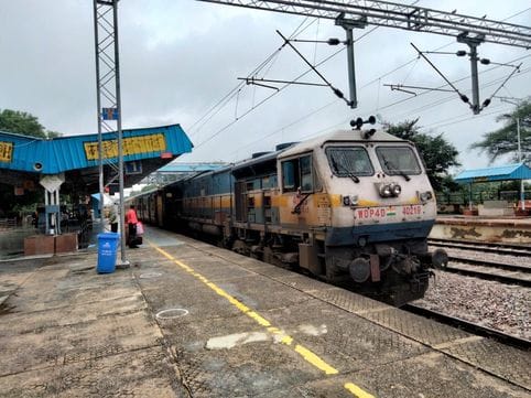 Passengers are troubled due to non-stoppage of two express trains in Mahendragarh