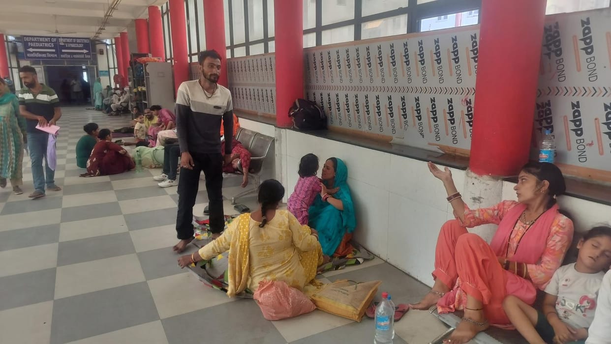 Crores of rupees spent, but the attendants are still on the floor