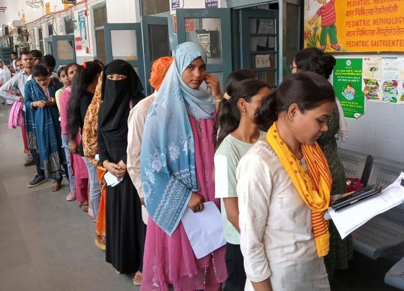Patients were troubled due to crowd in the hospital