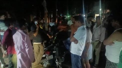 There has been no electricity for 48 hours, angry villagers surrounded the lineman