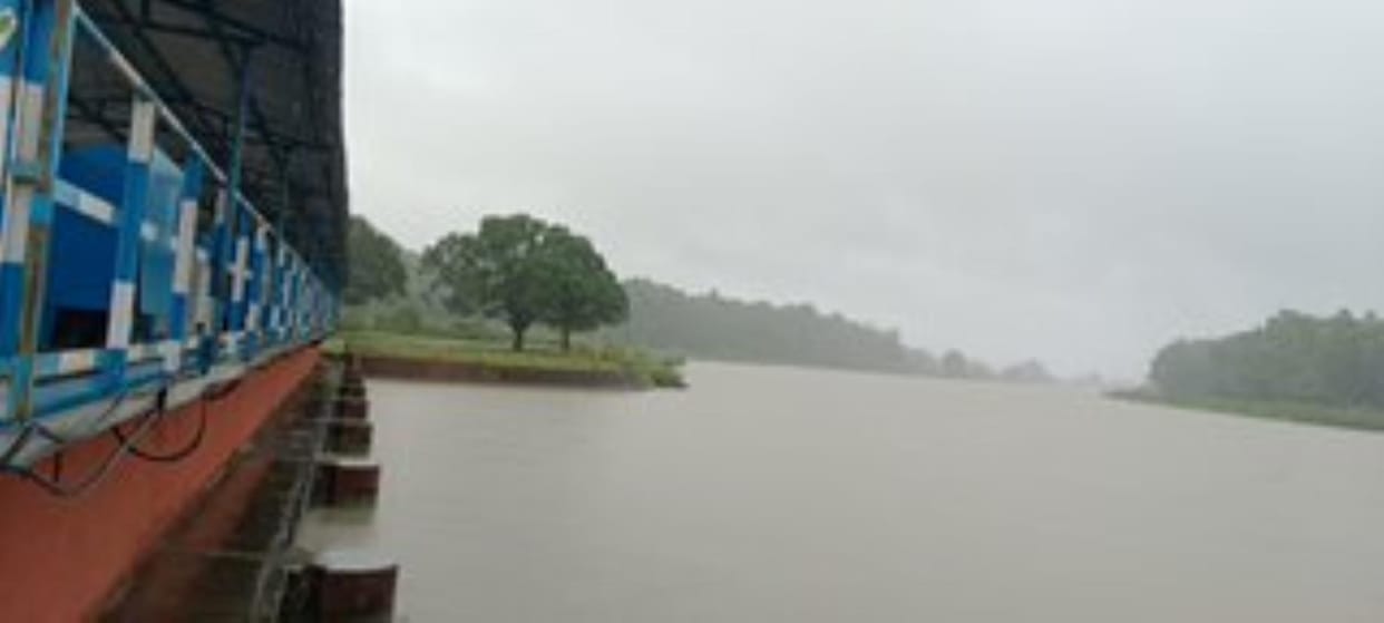 The rain falling on the mountains increased the water level of Sharda Canal