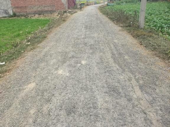 Road gravel got uprooted in six months, pedestrians are troubled