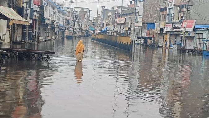 The first monsoon rain in Balotra has disrupted life, waterlogging in many areas