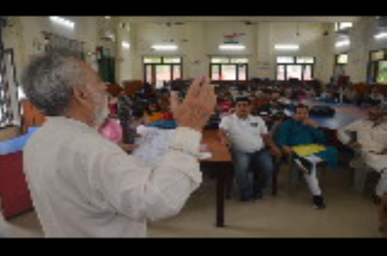 The color of patriotism was seen in the multilingual Mushaira