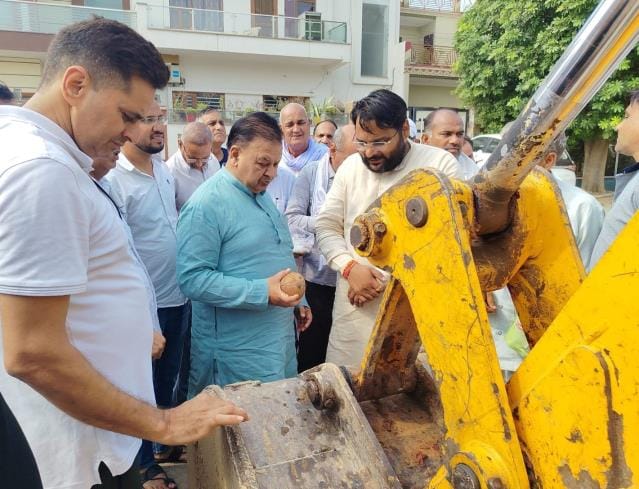 The main road of Sector 23 will be improved at a cost of 50 lakhs