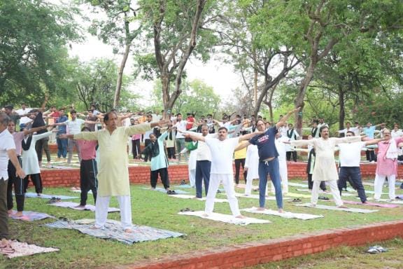 Yogi's enthusiasm was visible in the holy city amidst drizzling rain