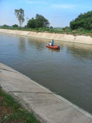 The search operation lasted for 10 hours due to the possibility of two youths drowning in the canal