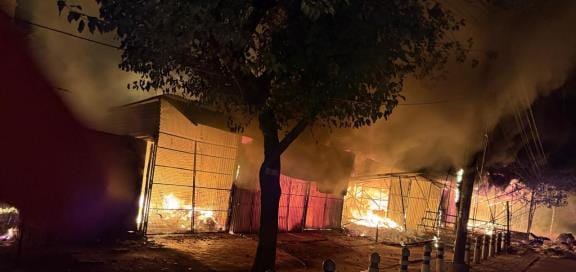 16 shops burnt down in the fire, shopkeepers created a ruckus alleging that the fire was set