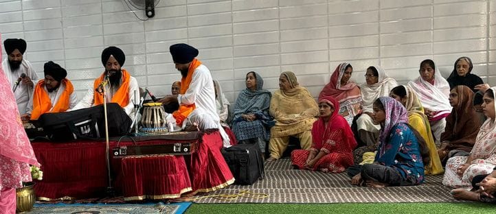 Delighted the congregation with divine Gurbani