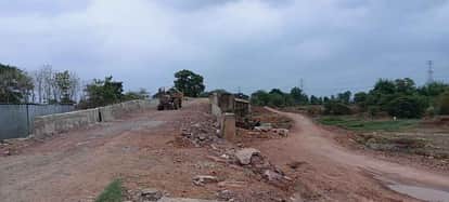 Damoh News: Monsoon has arrived but Pathaghat bridge could not be built