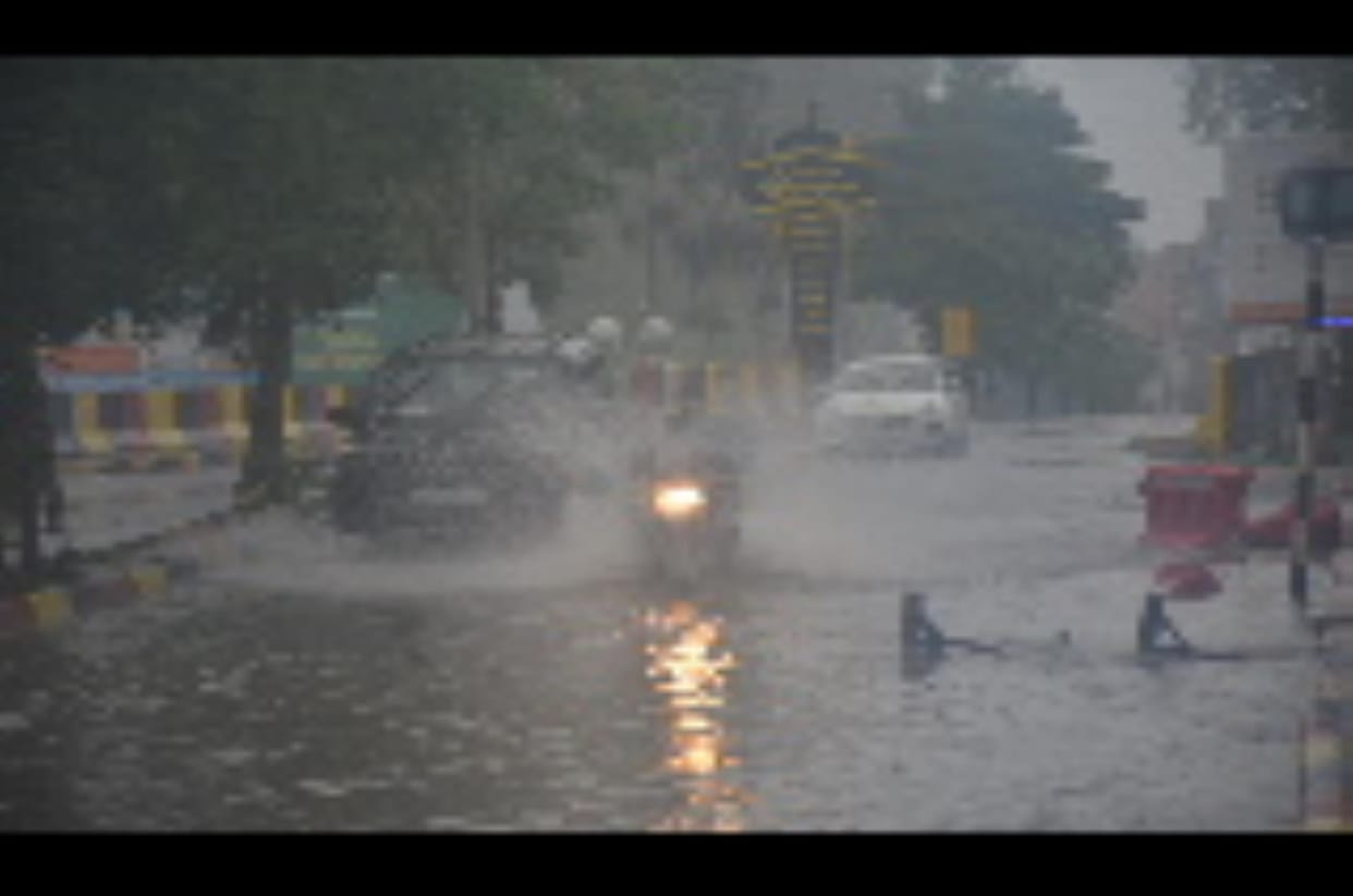 50 mm rain in seven hours, College Road waterlogging turns into waterfront