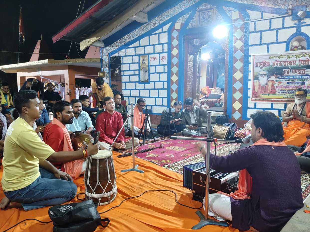 Devotees immersed in devotion to Lord Maneshwar Temple