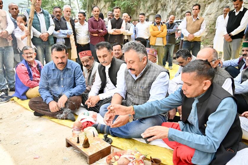 Minister Rohit Thakur inaugurated the road built under PMGSY