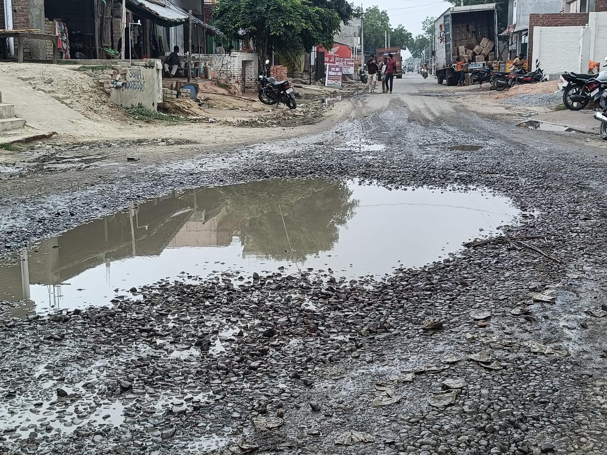 There are huge potholes on the roads in Ghasara and Kanchausi