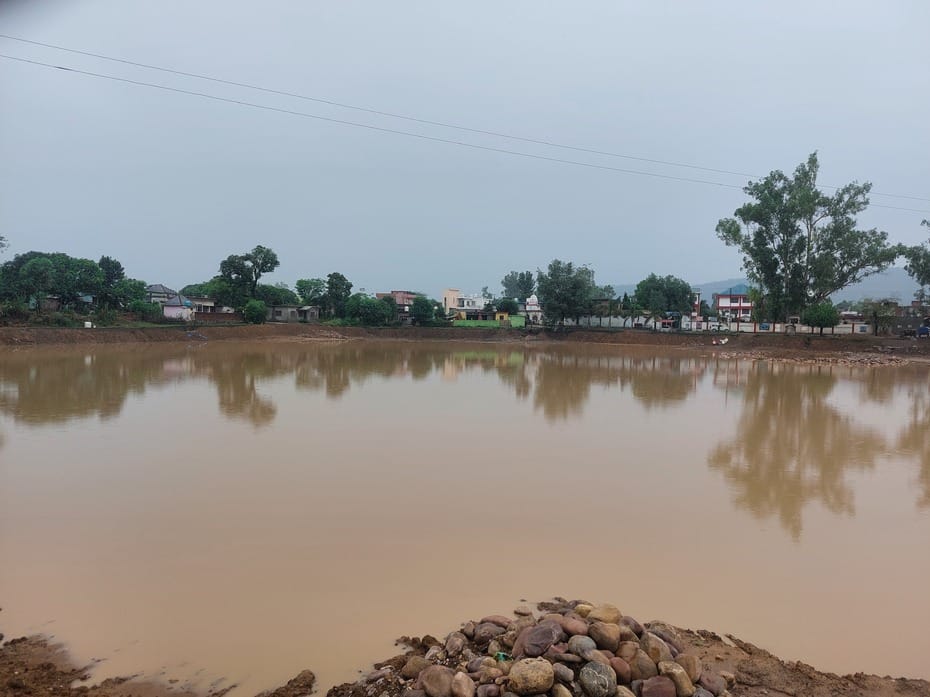 तालाब।
