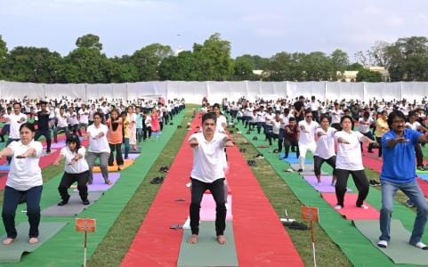Lucknow University gave the message of healthy health through yoga