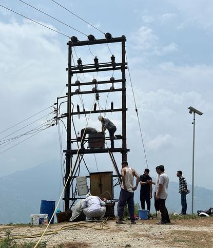 Transformer caught fire in Nitthar, darkness prevailed in many villages