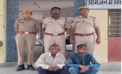 पुलिस गिरफ्त में आरोपी।