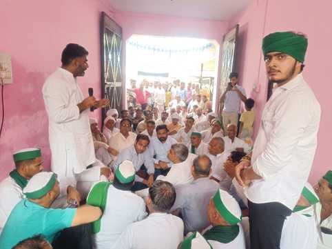 BHKU stages dharna demanding road widening