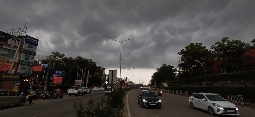 Monsoon come in delhi anytime clouds remain on Wednesday rain and storm will blow