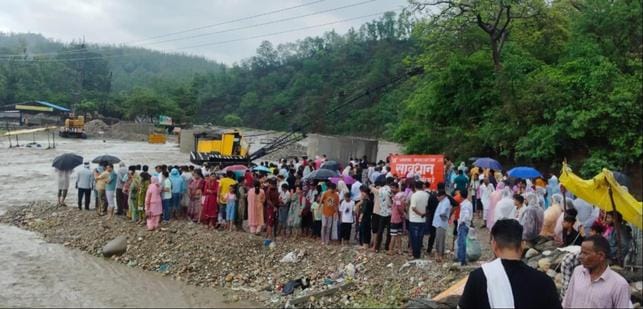 Water came in Shakambhari Khol, devotees stayed for four hours