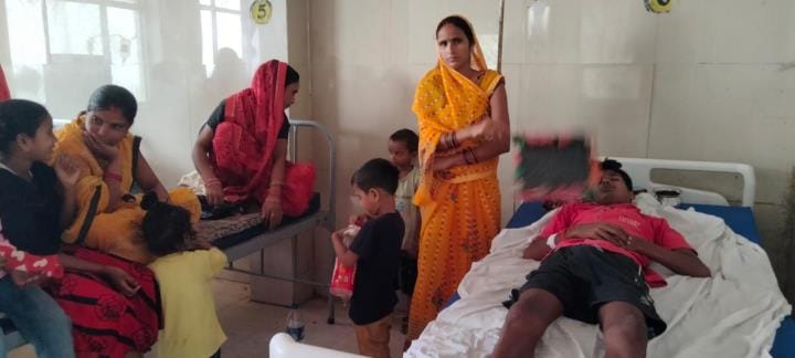 Attendants are forced to fan themselves with hand fans in the heat