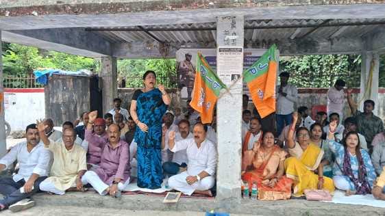 Bihar: 'बाबा साहब का अपमान नहीं सहेंगे', मुजफ्फरपुर में BJP का एक दिवसीय धरना; लालू यादव के खिलाफ की नारेबाजी