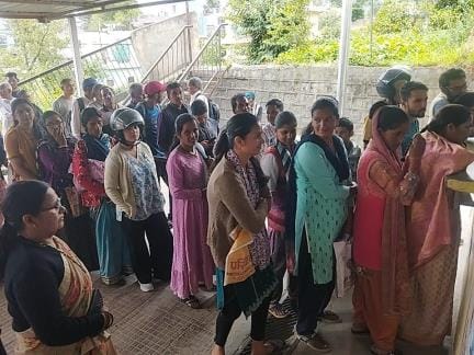 There was a crowd of patients in the hospital on Monday