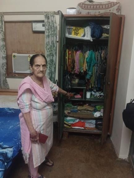 20 lakhs stolen from retired auditor's house
