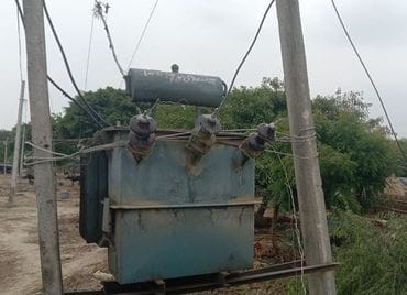 There is no electricity in Gadiya Hardopatti for three days and in Sareli for two days