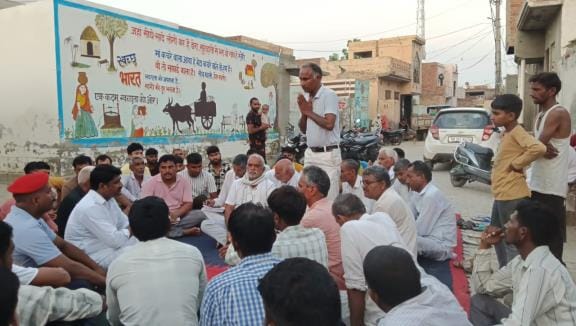 Villagers' anger erupted against opening of liquor shop in Ratera village