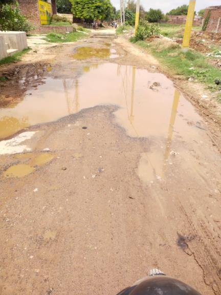 The road adjacent to the highway became a pond, a problem for 22 villages