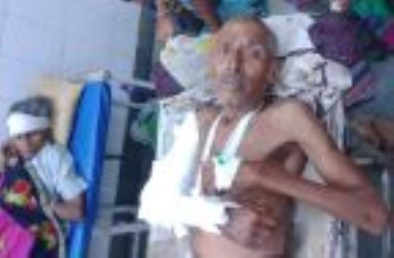 Beds were not available for hours, elderly people were treated on stretchers
