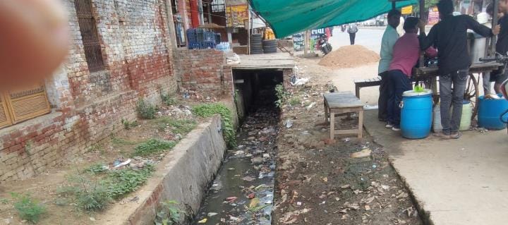 The rain has come but the drain of Jalaun Road is not clean