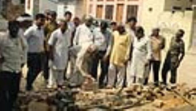 Construction of CC road started in Ward-3 of Loharu at a cost of Rs 30 lakh