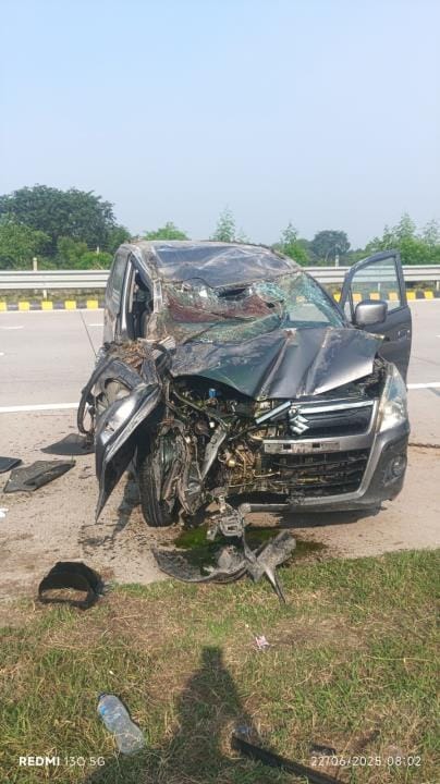 Car collides with divider, one policeman injured