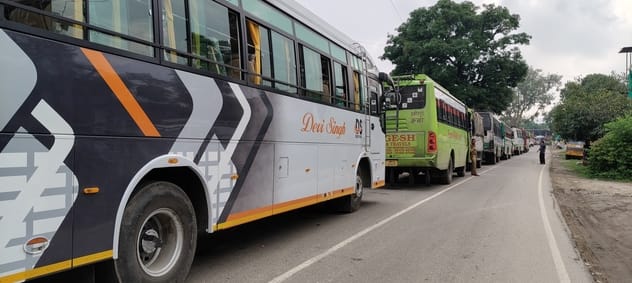 Long queues of vehicles started from 7:00 am