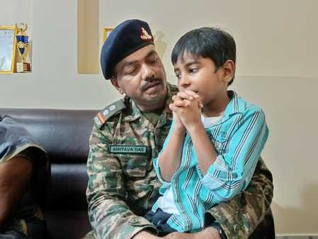 Tribute to Valor: Kargil Brigade Pays Homage to Martyr Havildar Ratan Kumar's Family