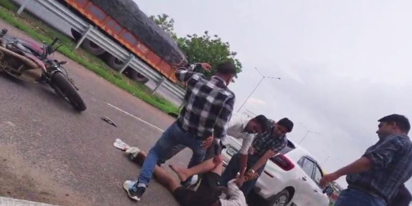 There was a fierce fight after a bike collided with a car on the highway