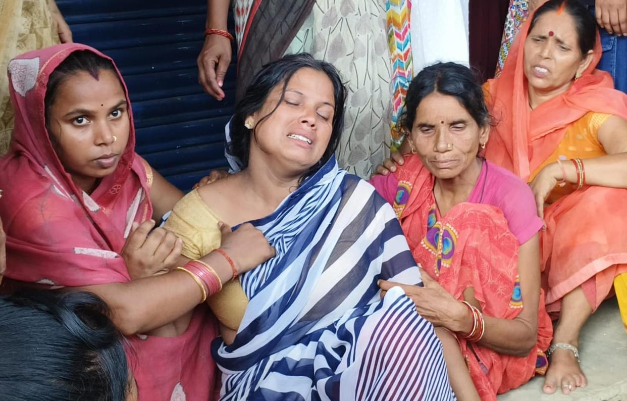 Boring contractor dies under suspicious circumstances, wife accuses two shopkeeper brothers of murder, case registered