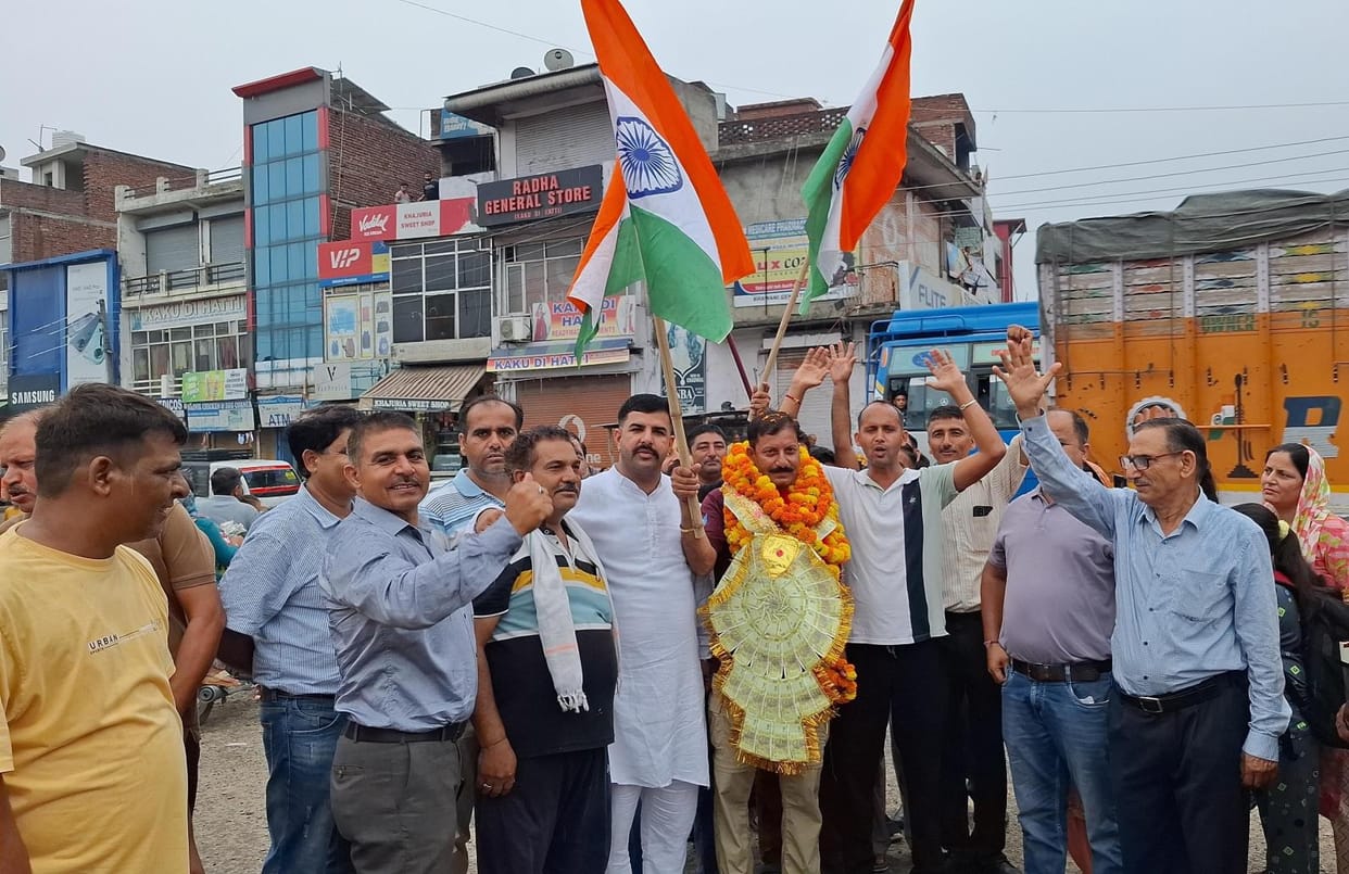 Balkar Singh, who scaled Everest twice with great courage, was given a grand welcome